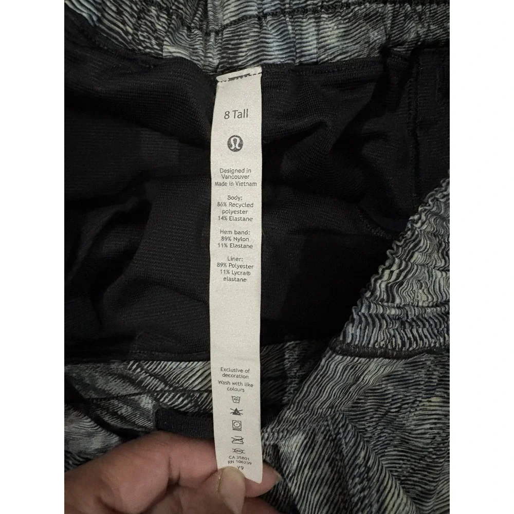 Lululemon Shorts 8 Tall Women's Hotty Hot LR Short 2.5